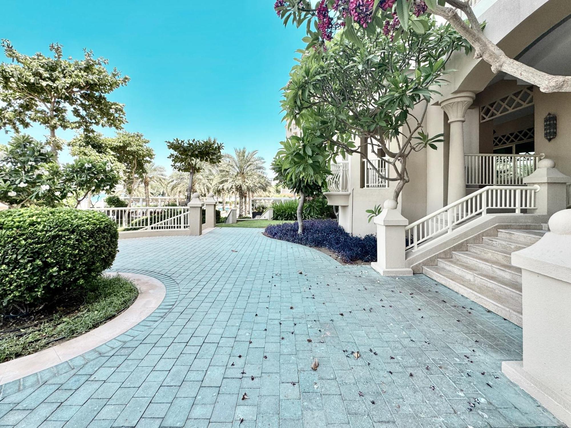 Palm Paradise Walk To Apartment *